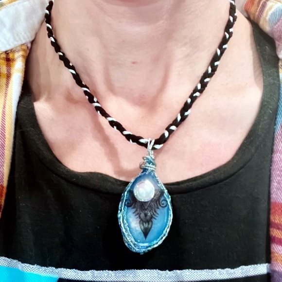 Glowing Tribal Necklace - Picture 6 of 7